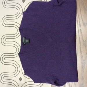 C by Bloomingdale's Cashmere V-Neck  Sweater (XS), Marled Purple.